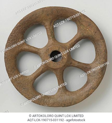 Bronze disc from V.O.C. ship the 'Witte Leeuw', Bronze round disc or wheel with a round hole and 6 spokes in the middle. Probably intended for the large...