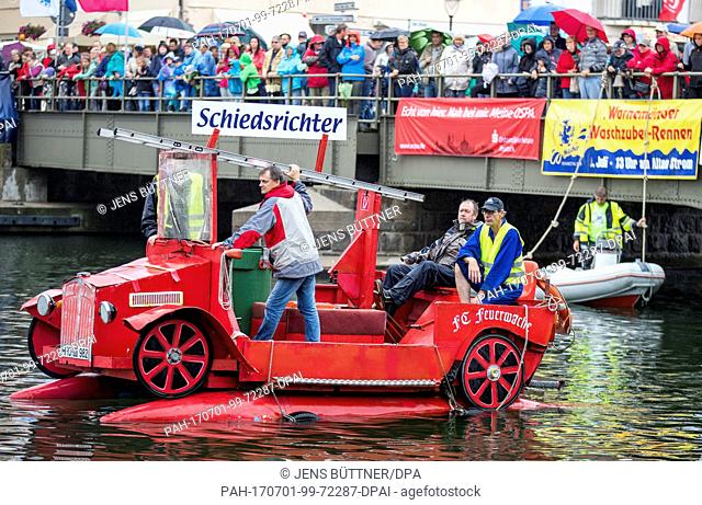 The traditional washtub racing can be seen at the start of the 80th Warnemuender Week in Rostock-Warnemuende, Germany, 1 July 2017