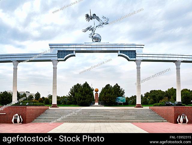 Ezgulik Arch, Mustaqillik Maydoni, Taschkent, Uzbekistan, Central Asia, Asia