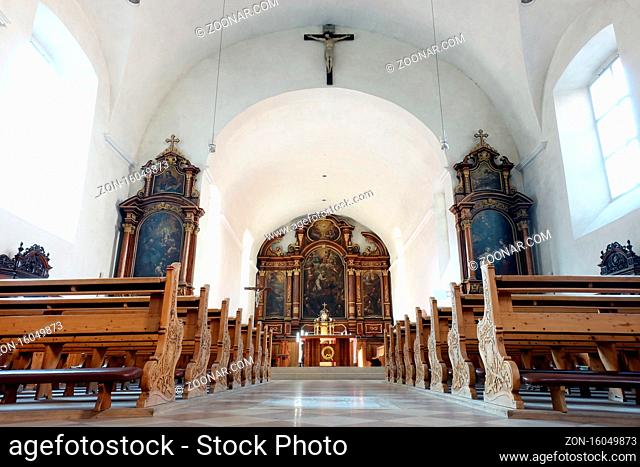Innenansicht der Kapuzinerkirche Hl. Maximilian Meran, Südtirol, Italien