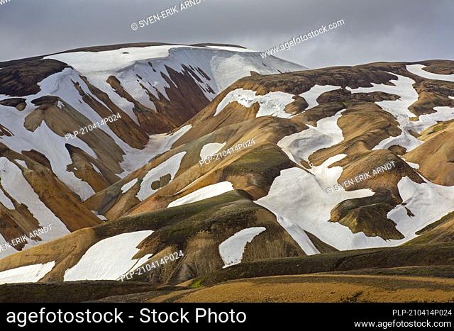Sulphur coloured rhyolite mountains with patches of snow at Brennisteinsalda volcano near Landmannalaugar, Fjallabak Nature Reserve, Sudurland, Iceland