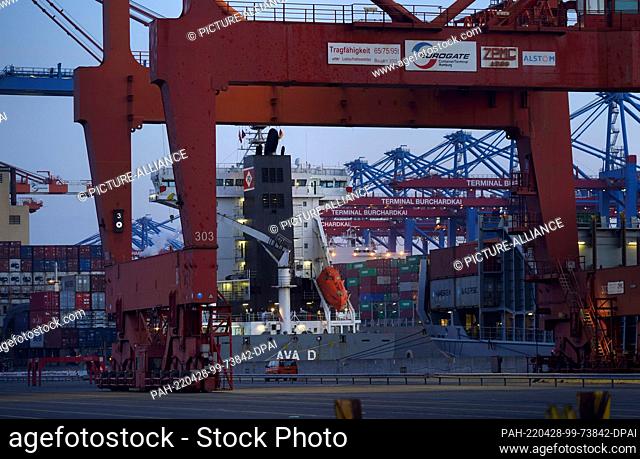 28 April 2022, Hamburg: Containers are loaded onto container ships at the Eurogate Container Terminal and the Burchardkai terminal (background)