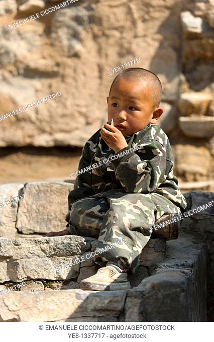 Kid, traditional village of Cuandixia, Greater Beijing, China, Asia