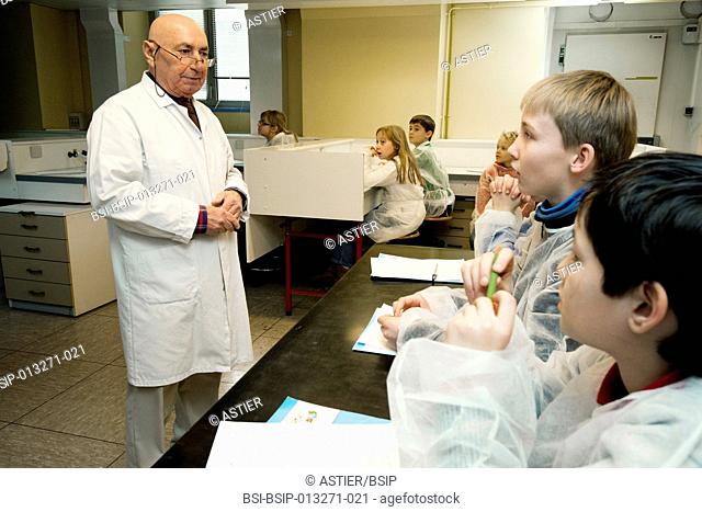 Reportage on the Kid Campus workshops run by the Pasteur Institute in Lille. Each week in January and February, the Institute welcomes year 5 & 6 pupils from...