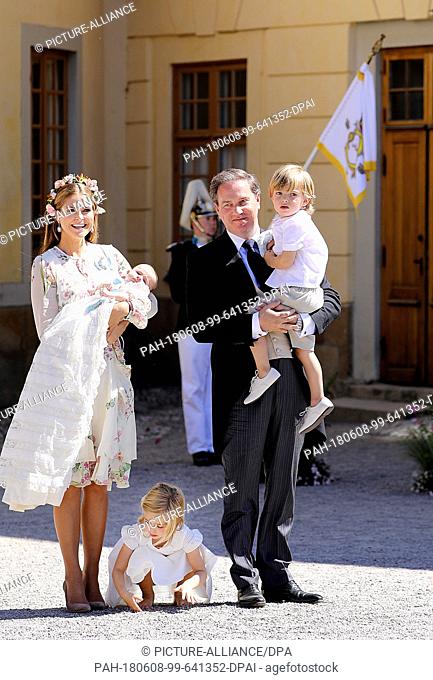 Princess Madeleine and Christopher O'Neill, Princess Leonore, Prince Nicolas and Princess Adrienne of Sweden posing for the press, on June 8, 2018