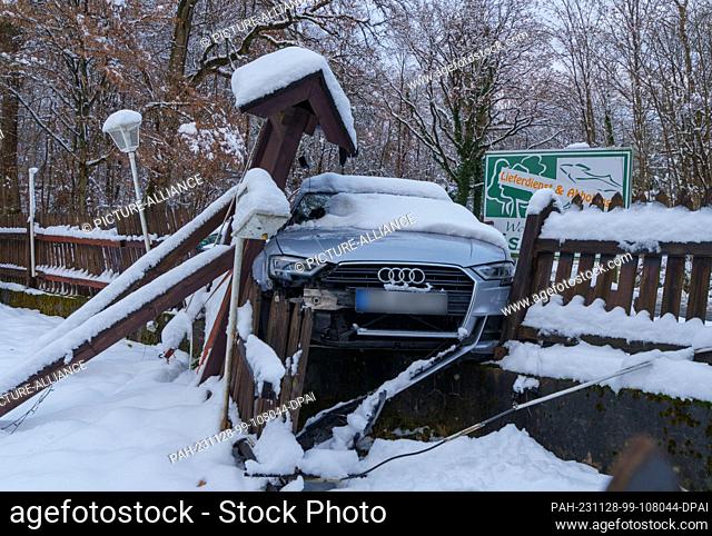 28 November 2023, Hesse, Wiesbaden: A vehicle slid into the fence and the ""Waldrestaurant Fischzucht"" sign. The onset of winter has kept the emergency...