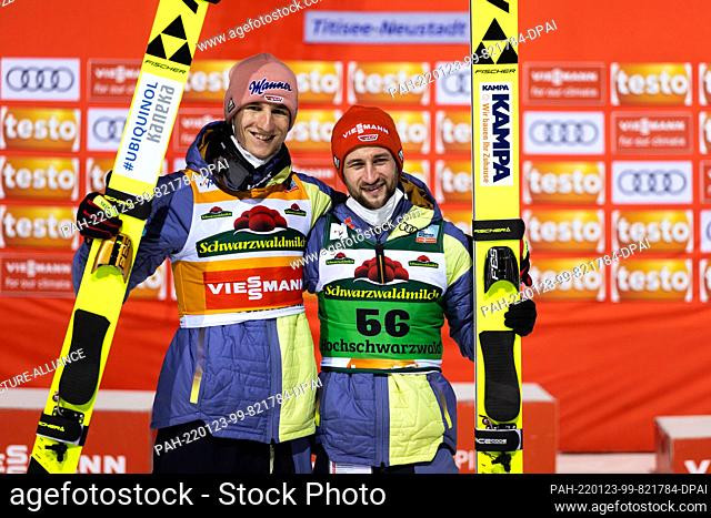 23 January 2022, Baden-Wuerttemberg, Titisee-Neustadt: Nordic skiing/ski jumping: World Cup large hill, men, 2nd round: Winner Karl Geiger (l) from Germany and...