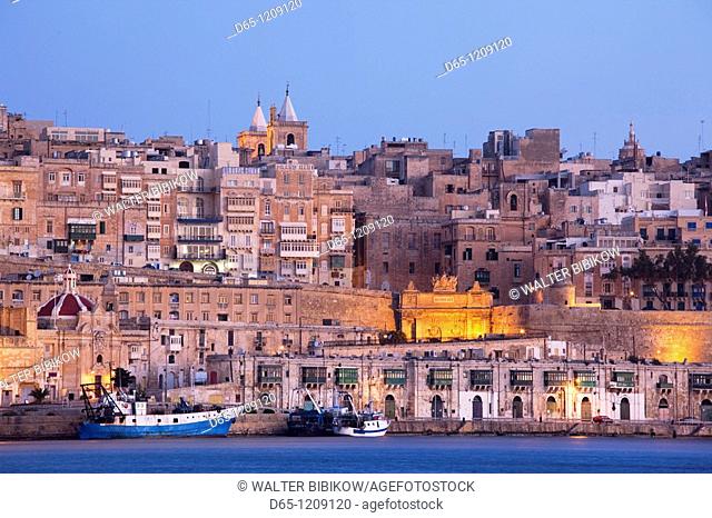 Malta, Valletta, town view from Vittoriosa, Birgu, dawn