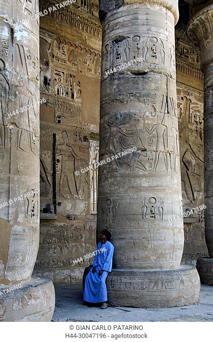 Medinet Habu, Luxor, Egypt, Djamet, mortuary temple of King Ramses III, XX dyn. 1185 -1078 B.C., : a column in the first courtyard