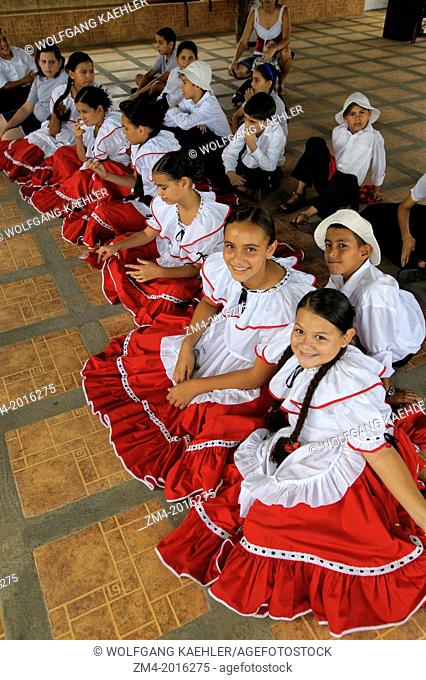 COSTA RICA, NEAR ARENAL, SAN FRANCISCO SCHOOL, SCHOOL CHILDREN IN NATIONAL DRESS