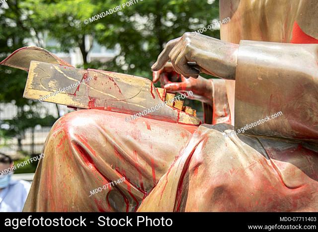 The cleaning of the statue of Indro Montanelli, smeared with red paint has started in recent days by some students of the Milan and Lume Students Network who...