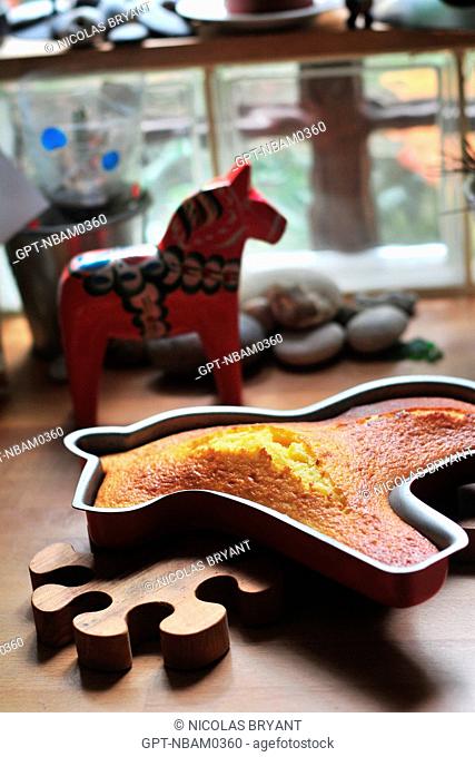 CAKE IN THE SHAPE OF A HORSE IN A COLORFUL METAL MOLD, HOME-MADE PASTRIES
