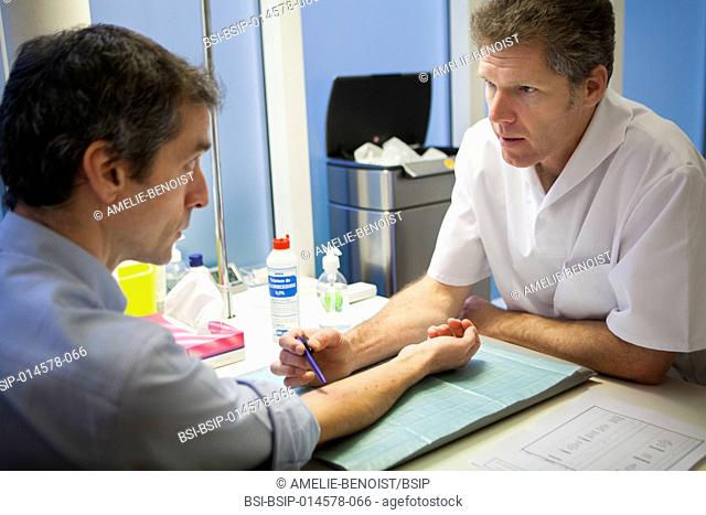 Reportage in an allergy specialist practice in Geneva. The allergy specialist carries out skin allergy tests by administering allergens on the upper part of the...