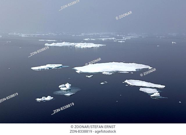 Eisschollen, Packeisgrenze, Arktischer Ozean, Insel Spitzbergen, Inselgruppe Spitzbergen, Svalbard und Jan Mayen, Norwegen, Europa / Ice floes, edge of pack-ice