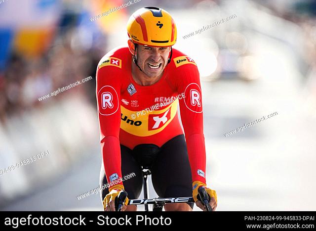 23 August 2023, Saarland, St. Wendel: Cycling: Tour of Germany, St. Wendel (2.30 km), prologue (individual time trial). Alexander Kristoff (Norway) of Team...