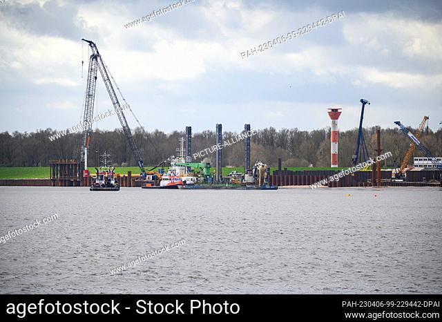 24 March 2023, Lower Saxony, Bützfleth: The construction site for a new gas terminal on the Elbe in Stade. This is where a jetty for liquefied gases (LNG) is to...