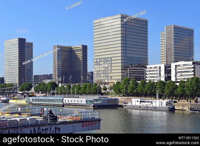 Bibliotheque nationale de France, Georges Pompidou, Seine, ships, buildings