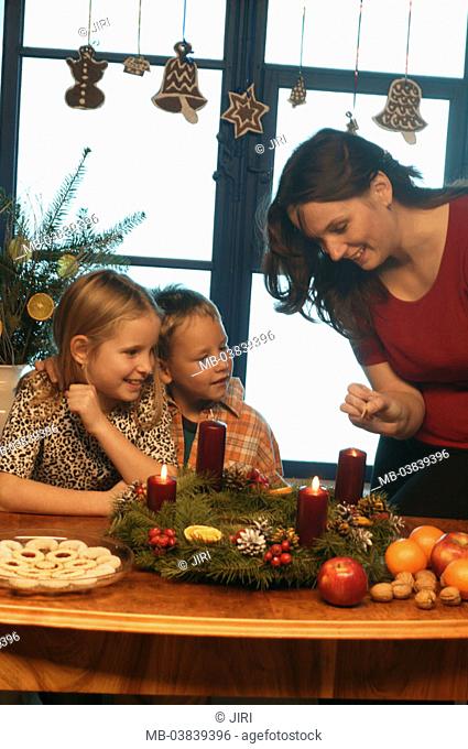 Advent, mother, children, Adventskranz, Candles, ignites, cheerfully, detail,   Series, Advent, Christmas, family, woman, boy, girls, siblings, plates