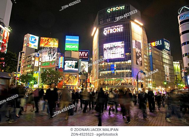 hachiko square Shibuya crossing at night tokyo japan