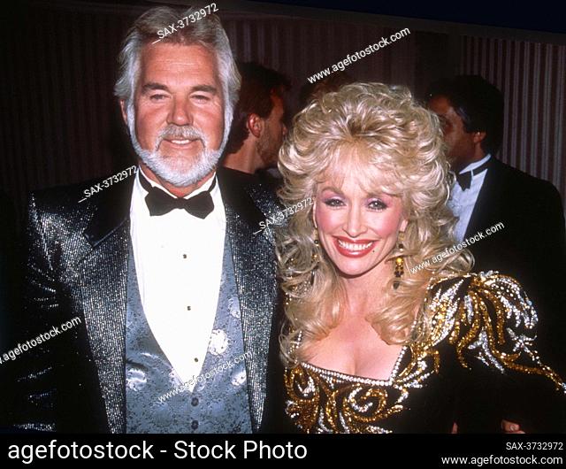 Kenny Rogers Dolly Parton in 1988.Photo By Adam Scull/PHOTOlink.net.