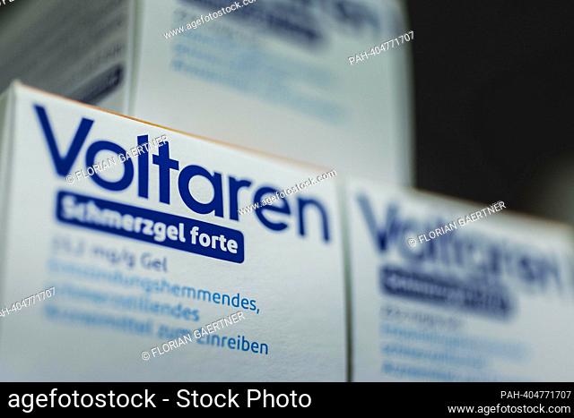 Voltaren pain gel forte versus painful joints, inflammation, swelling and sports injuries, recorded in a pharmacy in Niesky, April 13, 2023