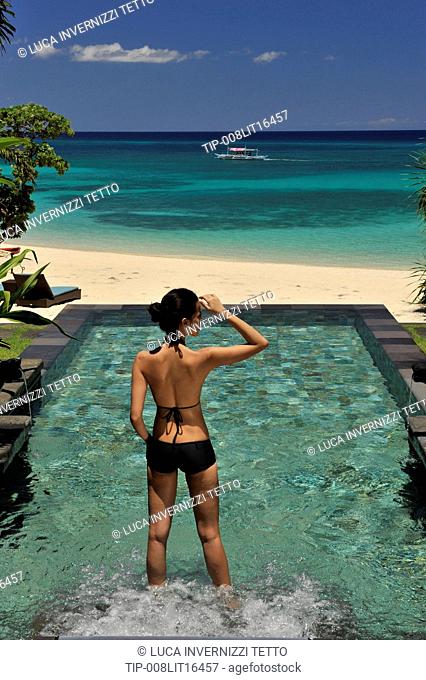 Asia, Philippines, Boracay, Shangri La resort, woman by the pool on the sea