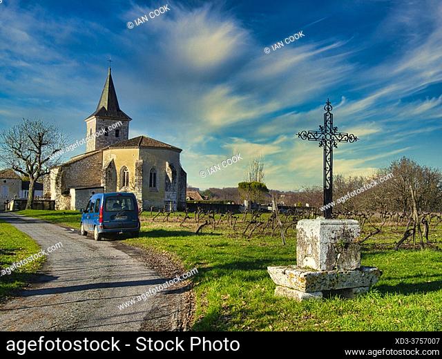 wayside cross and Eglise Eyrenville, Eyrenville, Dordogne Department, Nouvelle-Aquitaine, France