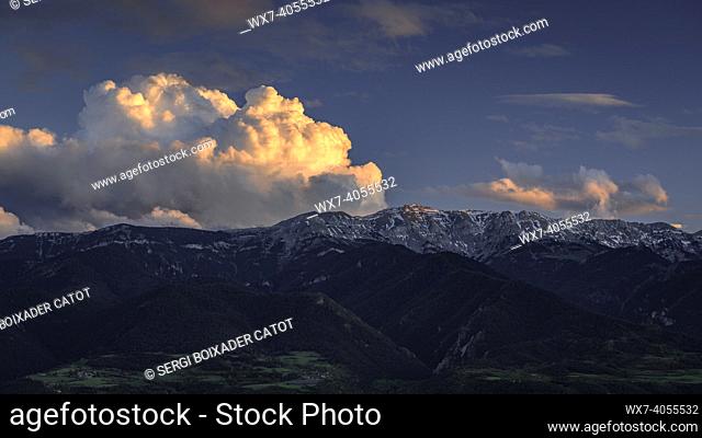 Spring sunset in La Cerdanya, seen from near Ordèn, with Serra de Cadí in the background (Lleida, Catalonia, Spain, Pyrenees)