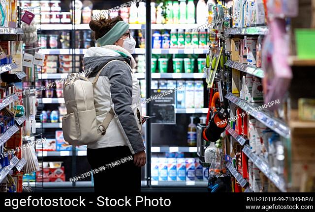 18 January 2021, Bavaria, Neubiberg: A woman wears an FFP2 protective mask while shopping in a supermarket. Since 18.01.2021