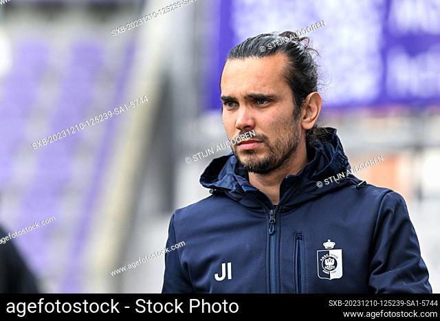 Warming-up Strength and conditioning coach/Data performance Javier Iglesias of KMSK Deinze pictured before a soccer game between Beerschot and KMSK Deinze...