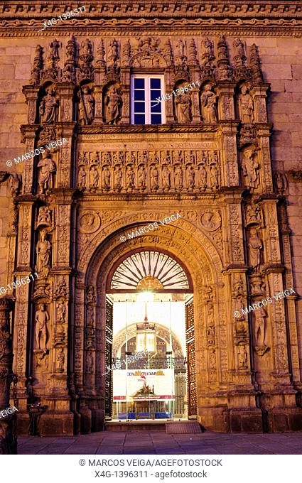Front facade of the Hostal de los Reyes Catolicos  Praza do Obradoiro, Santiago de Compostela, Galicia, Spain