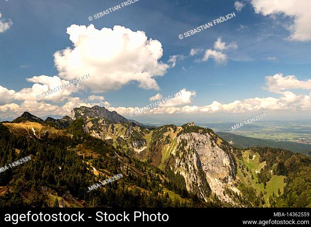 View from Kirchstein to Probstenwand (right), Benediktenwand and Achselköpfe in the Bavarian Prealps in late spring with good mountain weather