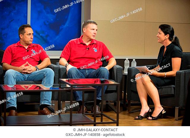 NASA astronaut Terry Virts (center), Expedition 42 flight engineer and Expedition 43 commander; Russian cosmonaut Anton Shkaplerov
