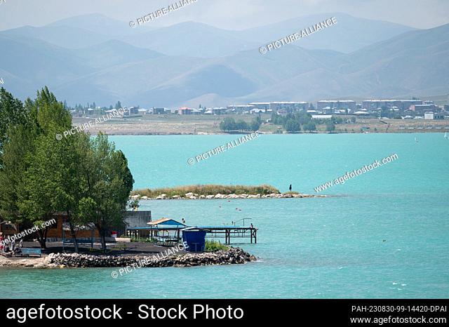 29 July 2023, Armenia, Sewan: The Sevan Mountains of the Lesser Caucasus behind Lake Sevan. Photo: Sebastian Kahnert/dpa. - Sewan/Gegharkunik/Armenia