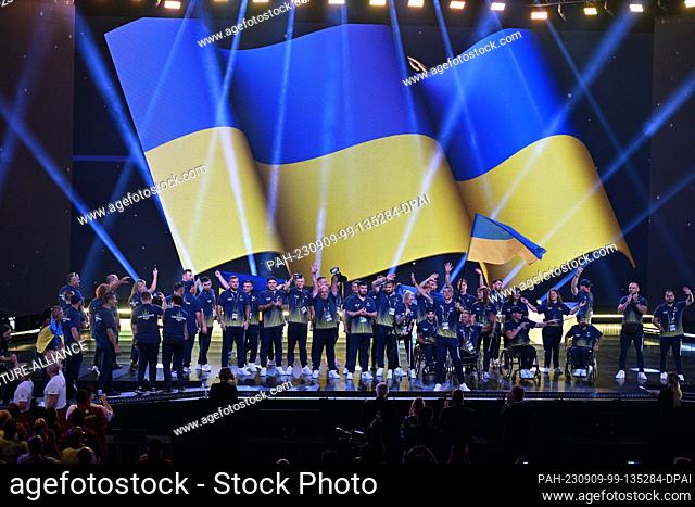09 September 2023, North Rhine-Westphalia, Duesseldorf: The team from Ukraine receives a ceremonial welcome at the opening of the 6th Invictus Games in the...