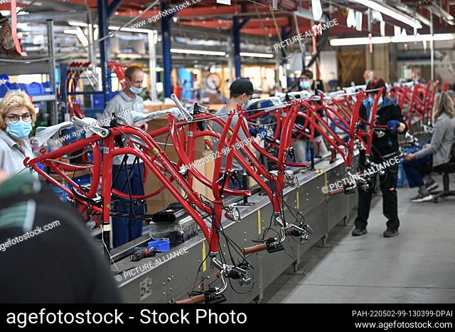 01 May 2022, Saxony-Anhalt, Sangerhausen: E-bikes are final assembled in a production hall of Zweirad Union e-Mobility GmbH & Produktion Co. KG