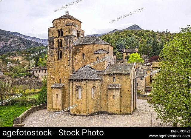 Church of Saint Mary (former monastery): The impressive church was built in the 11th century and it is one of the most interesting volumes in Aragonese...
