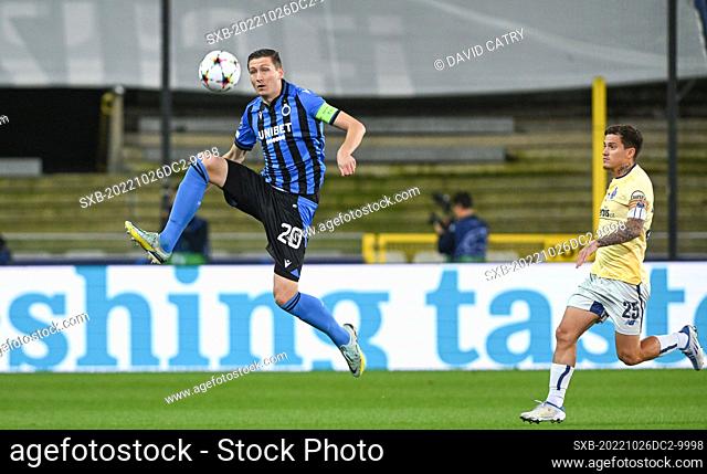 Hans Vanaken (20) of Club Brugge pictured with Otavio C (25) of FC Porto during a soccer game between Club Brugge KV and FC Porto during the fifth matchday in...