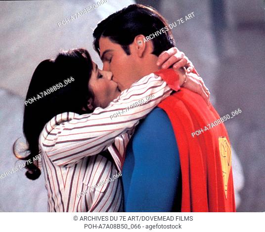 Superman 2 Year: 1980 USA Christopher Reeve , Margot Kidder  Director: Richard Lester Photo: Keith Hamshere. It is forbidden to reproduce the photograph out of...
