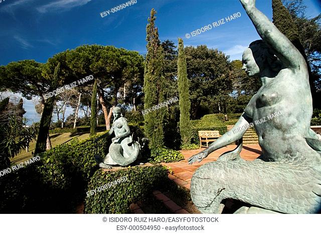 Les Sirenes escultures de bornze obra de Maria Llimona i Benet 1894-1985 situades a lEscala de Les Sirenes  Jardins noucentistes de Santa Clotilde  Lloret de...