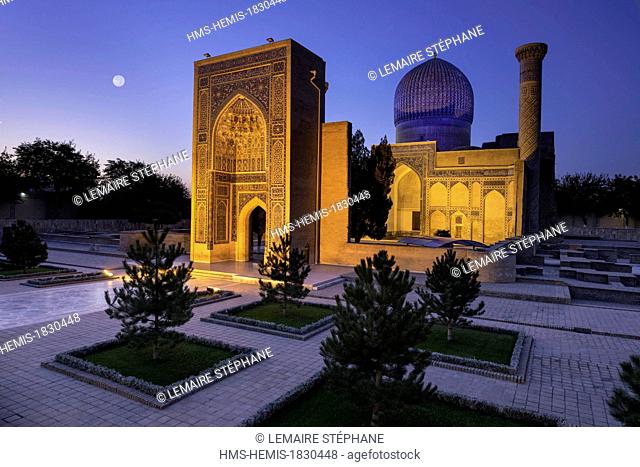 Uzbekistan, Silk Road, Samarkand, listed as World Heritage by UNESCO, Gur Amir mausoleum where the bodies of Timur and his grandson Ulugh Beg are retained