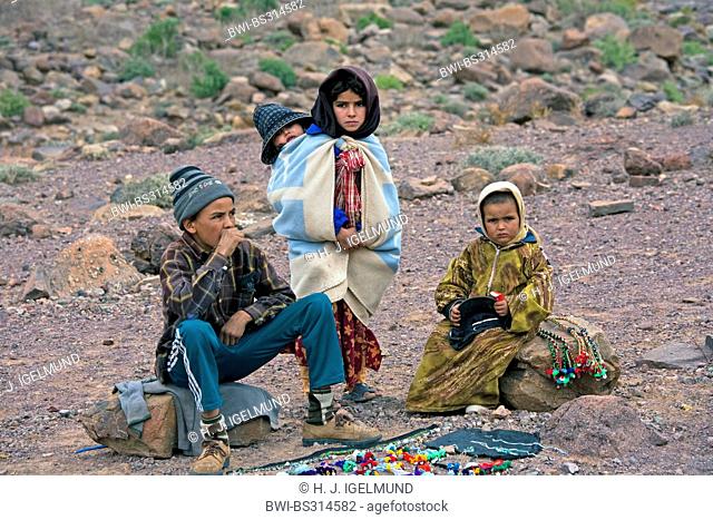 poor children want to sell something in the desert, Morocco, Souss-Massa-Dara?, Djebel Sarhro, Antiatlas