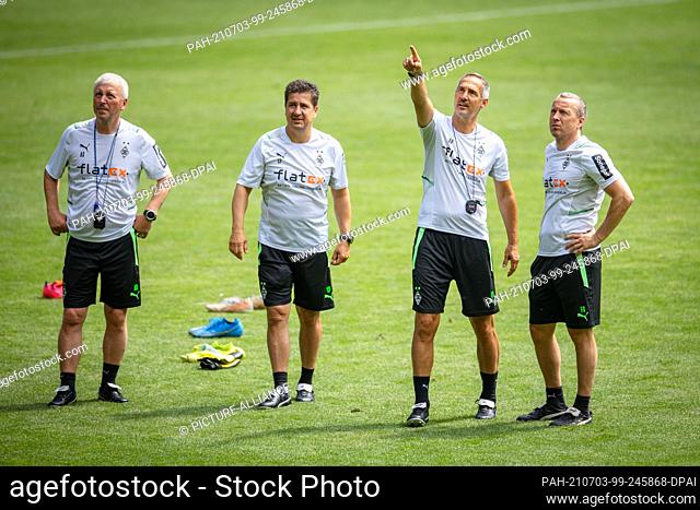 03 July 2021, North Rhine-Westphalia, Mönchengladbach: Football: Bundesliga, training kick-off Borussia Mönchengladbach. Coach Adi Hütter (2nd from right)...