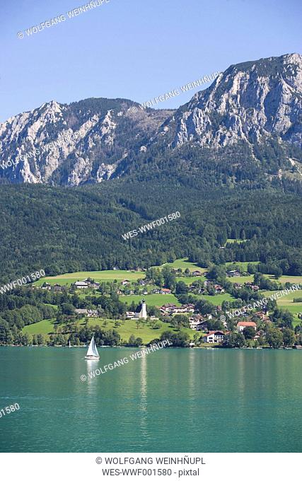 Austria, Salzkammergut, View of steinbach am attersee and attersee lake with hoellen mountains in background