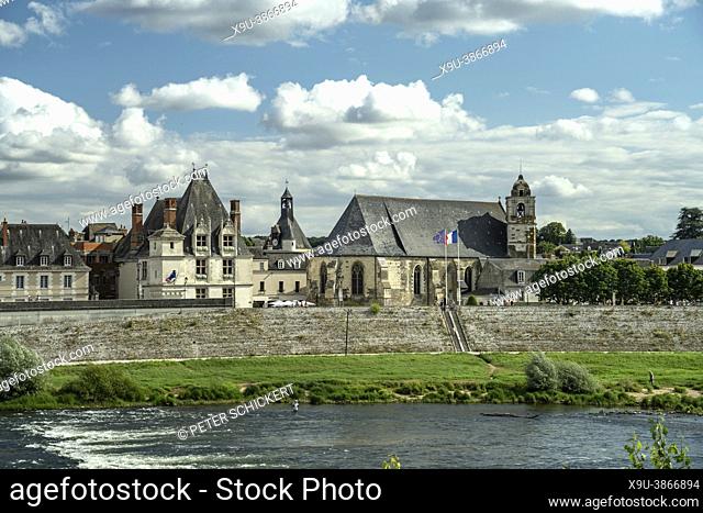 Église Saint-Florentin and the former City hall Hotel Morin, Musée de l'Hotel de Ville at the Loire river, Amboise, Loire Valley, France