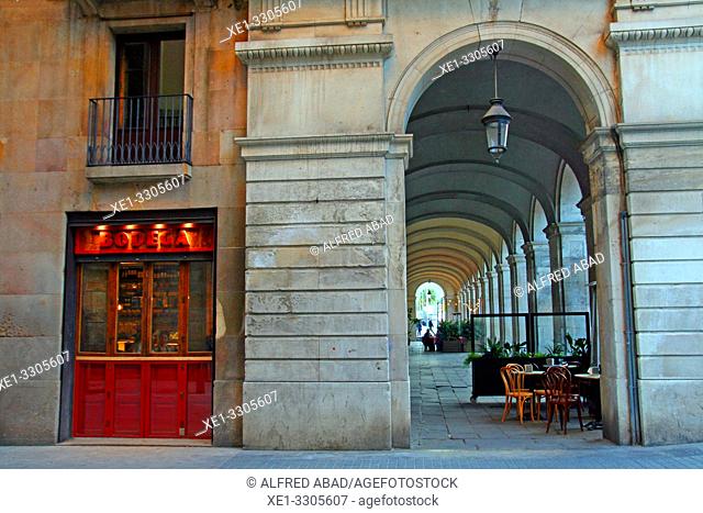 bar and arcades of the Porxos d'en Xifré, Passeig de Isabel II, Ciutat Vella, Barcelona, Catalonia, Spain