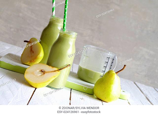 green smoothie with pear