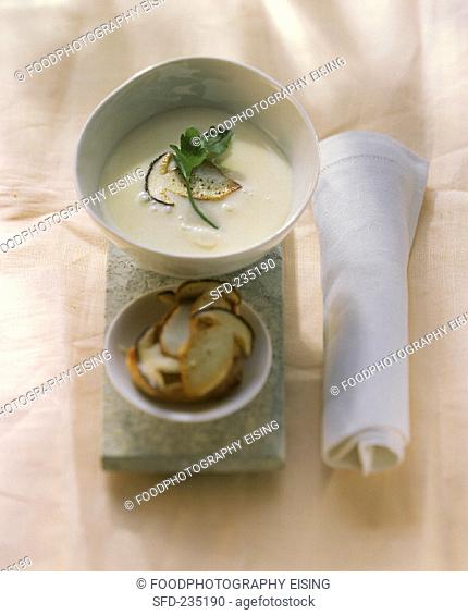 Frothy potato soup with ceps (1)