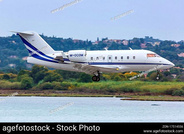 Korfu, Griechenland - 18. September 2020: Eine private Bombardier Challenger 604 mit dem Kennzeichen M-OCOM auf dem Flughafen Korfu (CFU) in Griechenland