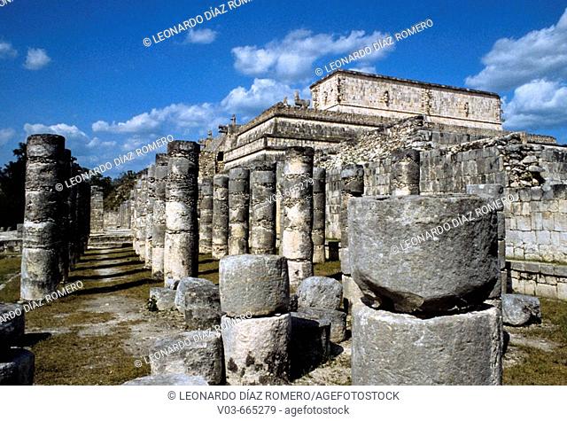 Temple of the Warriors and group of thousand columns, Mayan ruins of Chichen Itza. Yucatan, Mexico